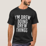 Camiseta Estoy Soñando Haciendo Drew Things Funny Birthday<br><div class="desc">Celebra un cumpleaños especial con este diseño personalizado de "Drew Doing Drew Things". La idea de regalo perfecta para cualquiera llamado Drew que ame divertirse.</div>