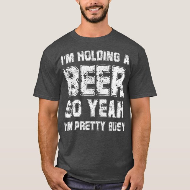 Camiseta Estoy Sujetando Una Cerveza Así Que Sí, Bonito Ocu (Anverso)