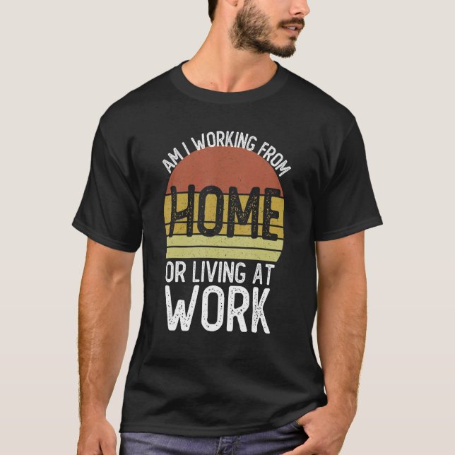 Camiseta Estoy Trabajando Desde Casa O Viviendo En El Traba (Anverso)