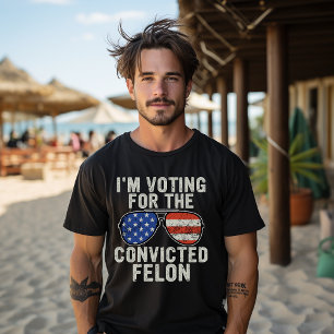 Camiseta Estoy votando por el delincuente convicto