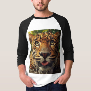 Camiseta Estrellas de leopardo mientras agita agua en la ju