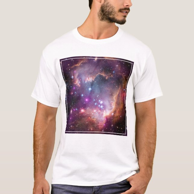 Camiseta Estrellas Jóvenes En La Pequeña Nube Magallánica. (Anverso)