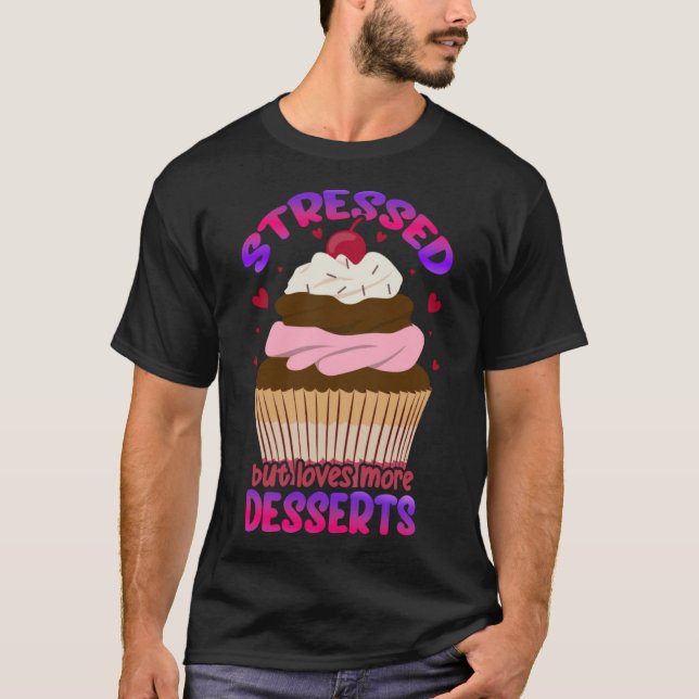 Camiseta Estrés Pero Ama Más Postres Destacan Conciencia (Anverso)