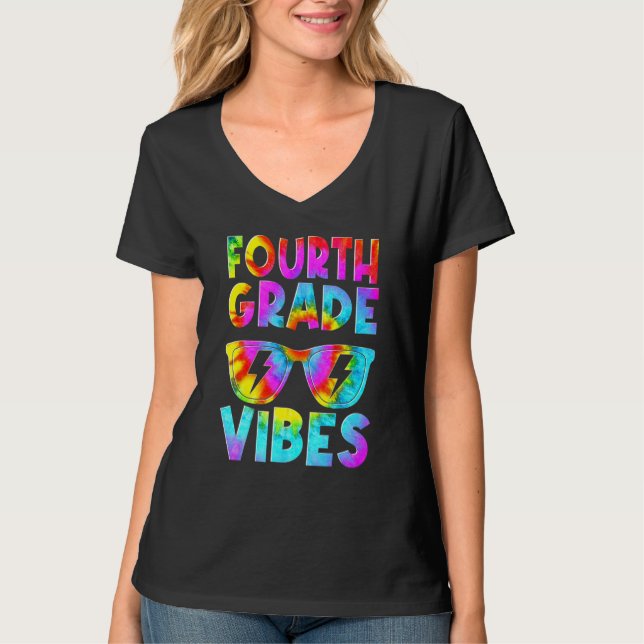 Camiseta Estudiante de Tye Dye de Cuarto Grado de Vibes de  (Anverso)