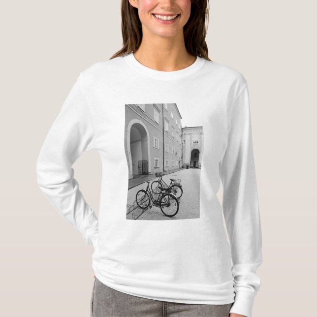 Camiseta Europa, Austria, Salzburgo. Bicicletas en (Anverso)