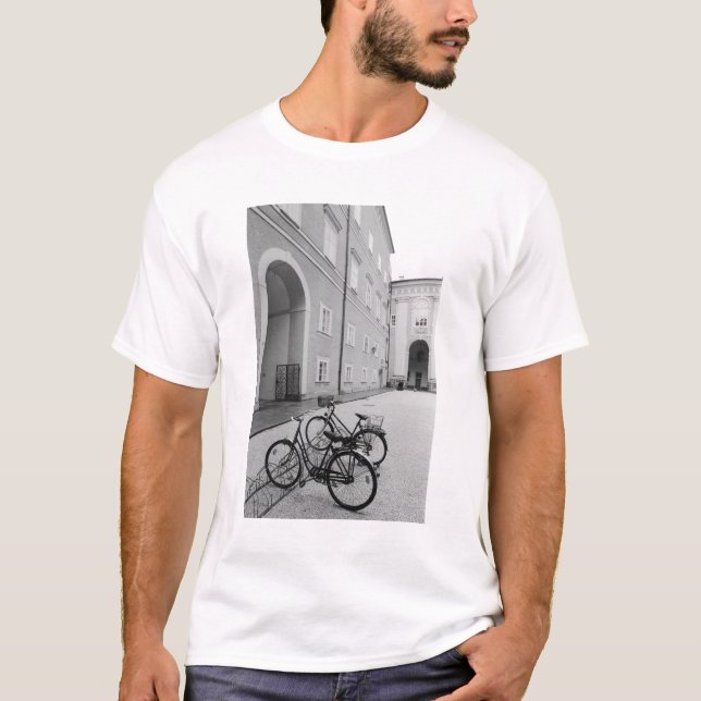 Camiseta Europa, Austria, Salzburgo. Bicicletas en (Anverso)