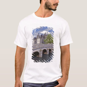 Camiseta Europa, Francia, Chambord. Un puente de piedra con