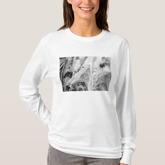 Camiseta Europa, Francia, París.Detalle: escultura en (Anverso)