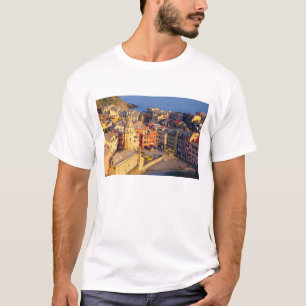 Camiseta Europa, Italia, Cinque Terre. Pueblo de Vernazza