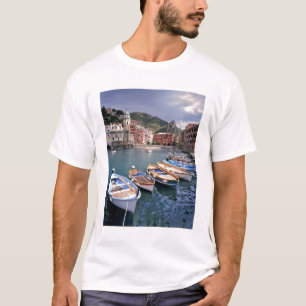 Camiseta Europa, Italia, Vernazza. Barcos pintados brillant