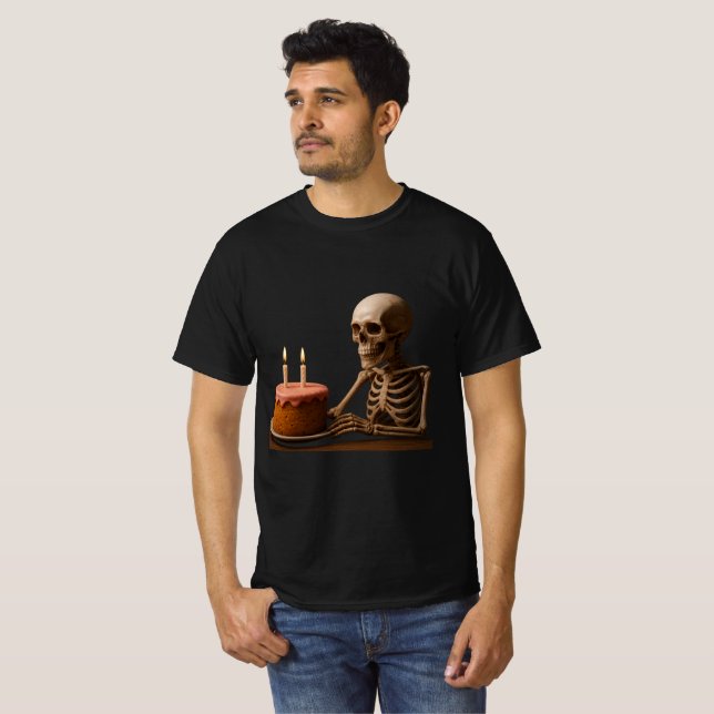 Camiseta Even Skeletons Deserve a Birthday Slice (Anverso completo)