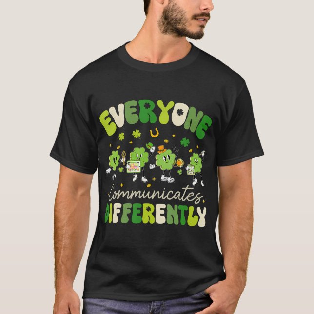 Camiseta Everyone Communicate Differently Speech Therapy St (Anverso)