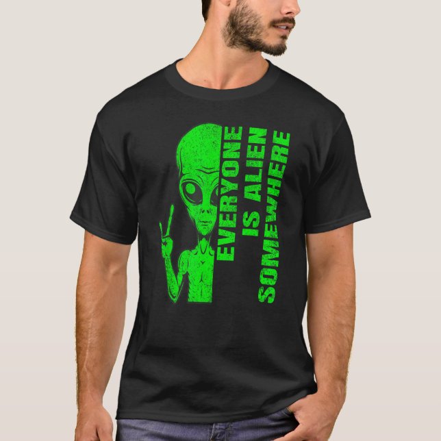Camiseta Everyone is alien somewhere  and message (Anverso)