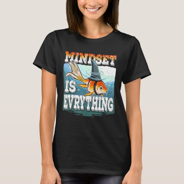 Camiseta Everything Mindset Goldfish Tiburón Fin Inspiratio (Anverso)