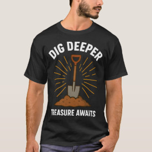 Camiseta Excava más profundo, el tesoro espera la detección