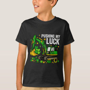 Camiseta Excavadora de trébol afortunado empujando la suert