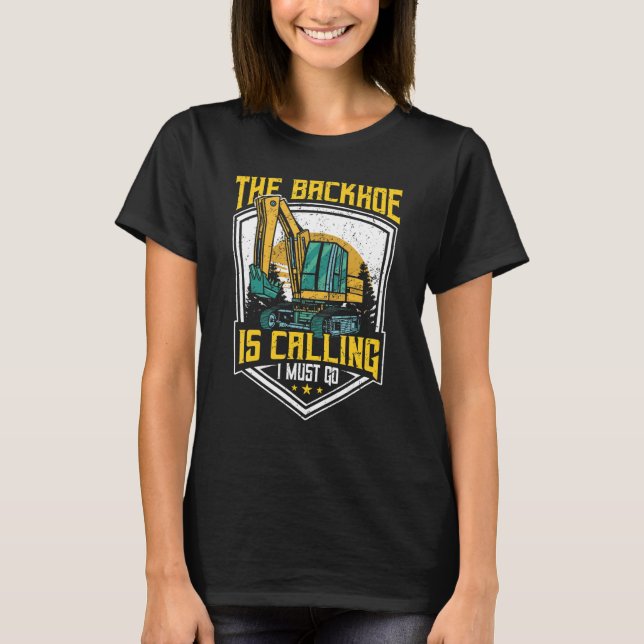 Camiseta Excavator Operator, The Backhoe Is Calling I Must  (Anverso)