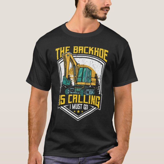 Camiseta Excavator Operator, The Backhoe Is Calling I Must  (Anverso)