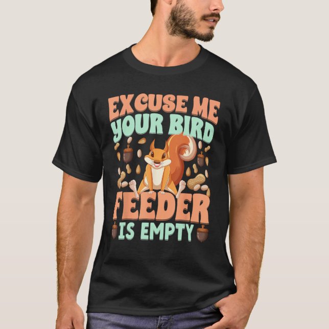Camiseta Excuse Me Your Bird Feeder Is Empty  squirrels (Anverso)
