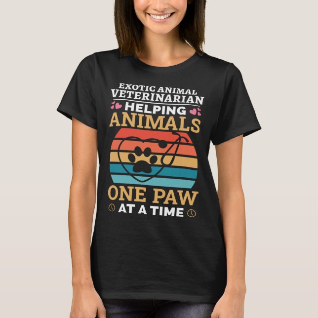 Camiseta Exotic Animal Veterinarian Helping Animals One Paw (Anverso)