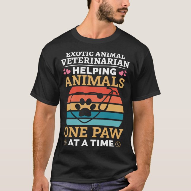 Camiseta Exotic Animal Veterinarian Helping Animals One Paw (Anverso)