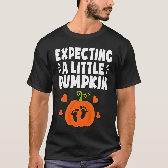 Camiseta Expecting A Little Pumpkin Halloween Pregnant Mom  (Anverso)