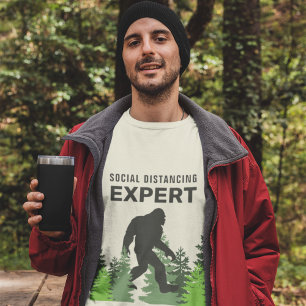 Camiseta Experto en Distanciamiento Social Sasquatch