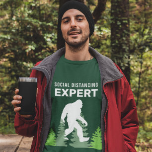Camiseta Experto en Distanciamiento Social Sasquatch