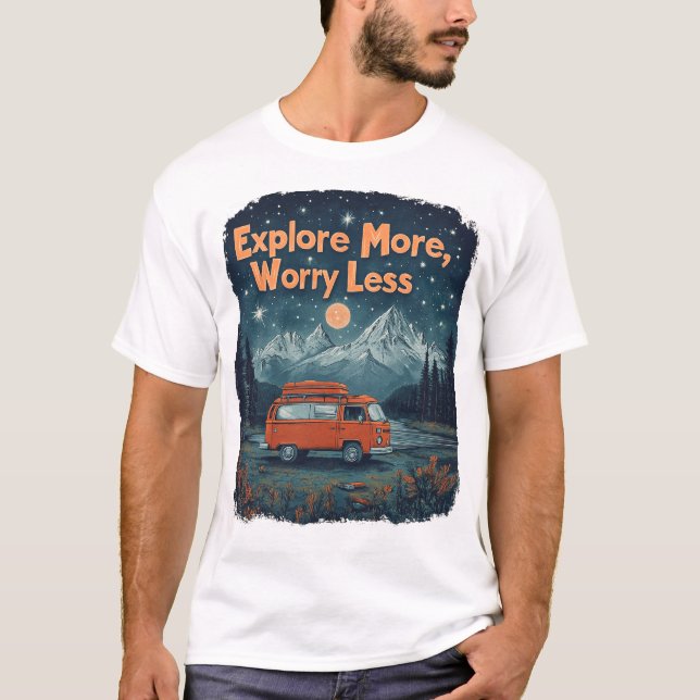 Camiseta Explora Más, Preocúpate Menos (Anverso)
