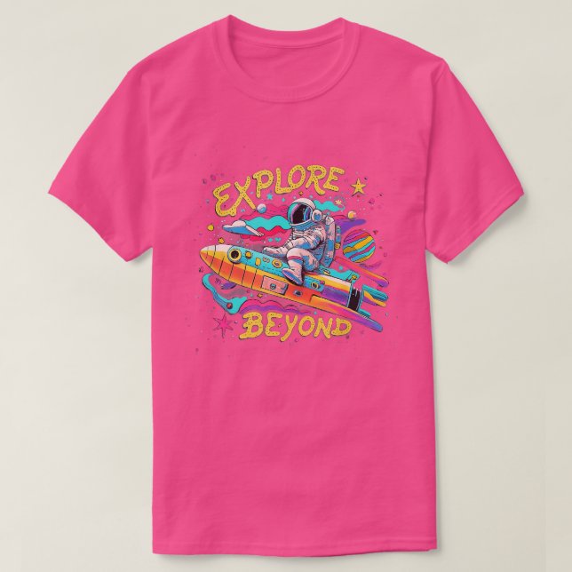 Camiseta Explorar más allá de divertidos tees de astronauta (Diseño del anverso)