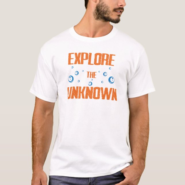Camiseta Explore the Unknown Adventure Inspiring Quote (Anverso)