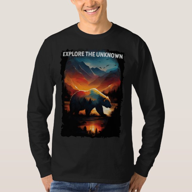 Camiseta Explore The Unknown bear hiking camping mountains (Anverso)