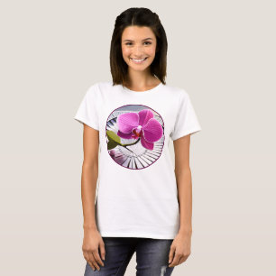 Camiseta Exquisito orquídea rosa descansa en placa plateada