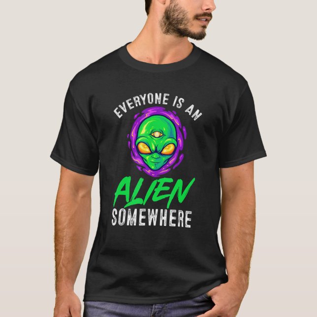 Camiseta Extranjeros creen que todos son extranjeros en alg (Anverso)