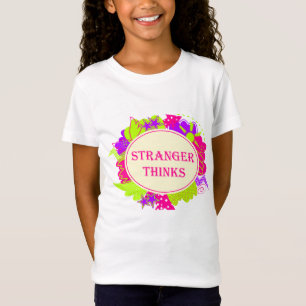Camiseta Extraño piensa cita al estilo de un programa de te