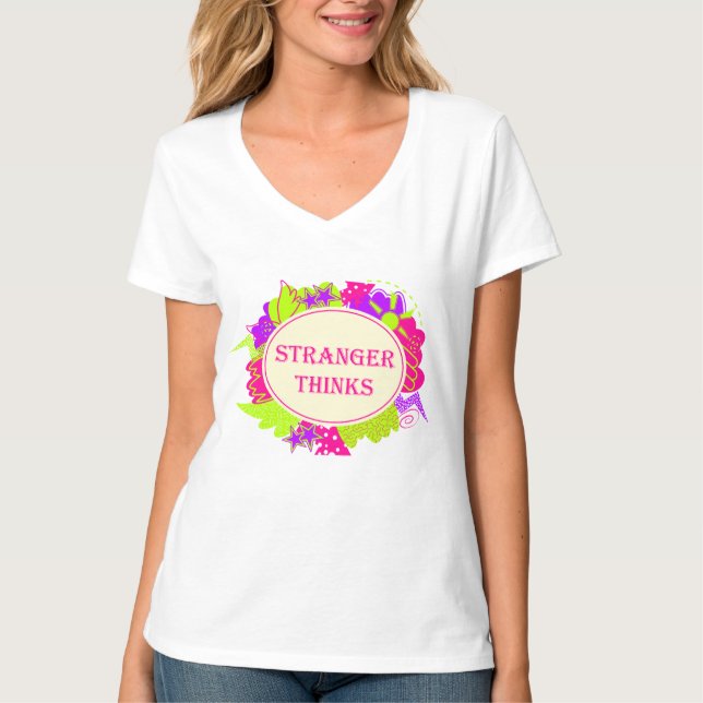Camiseta Extraño piensa cita al estilo de un programa de te (Anverso)