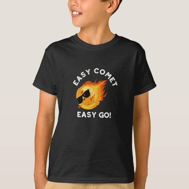 Camiseta Fácil Comet Easy Go Funny Astronomía Pun Dark BG (Anverso)