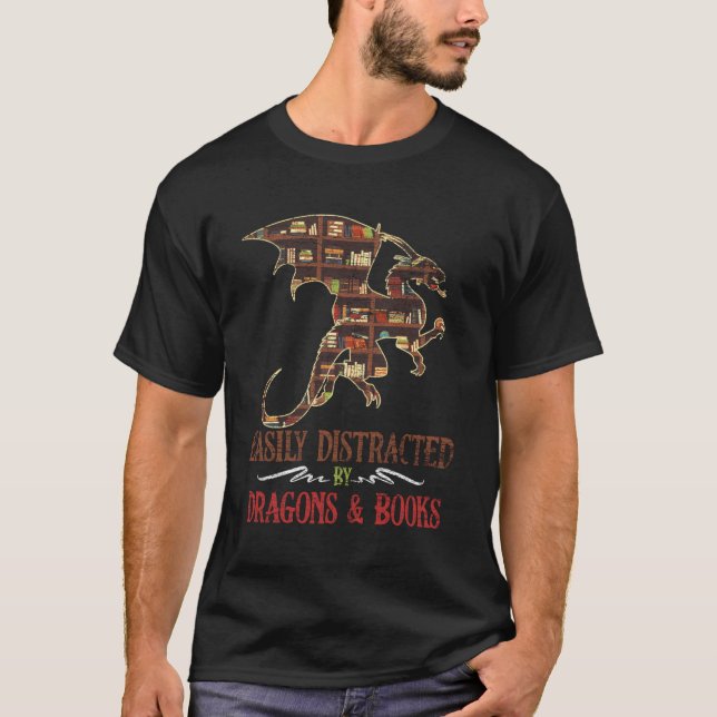 Camiseta Fácilmente Distrado Por Dragones Y Libros Dragón (Anverso)