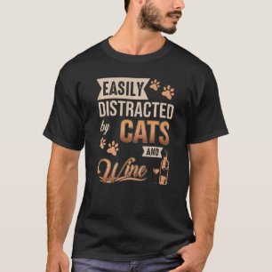 Camiseta Fácilmente distrado por gatos y vinos