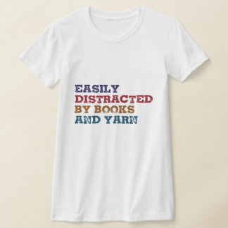 Camiseta Fácilmente distrado por libros y libro yarn-Funny
