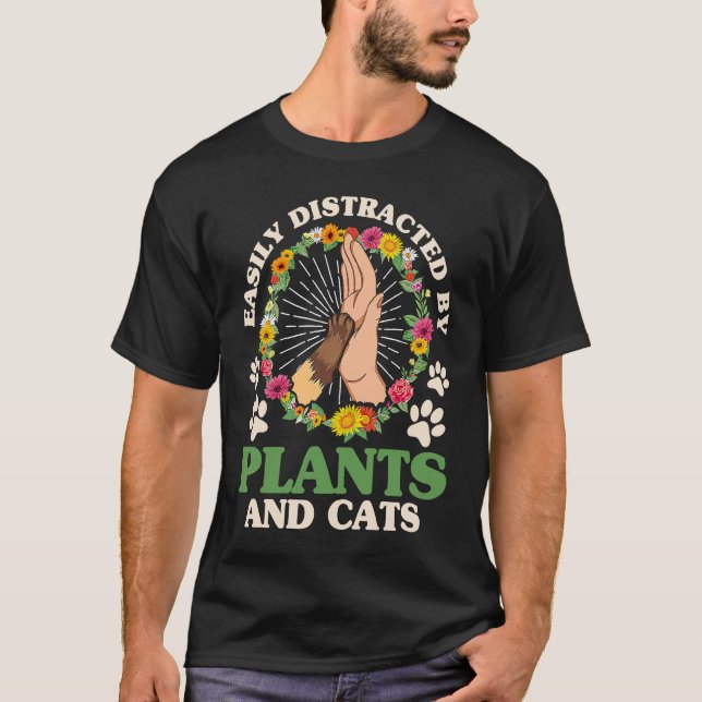 Camiseta Fácilmente Distrado Por Plantas Y Gatos Jardinando (Anverso)