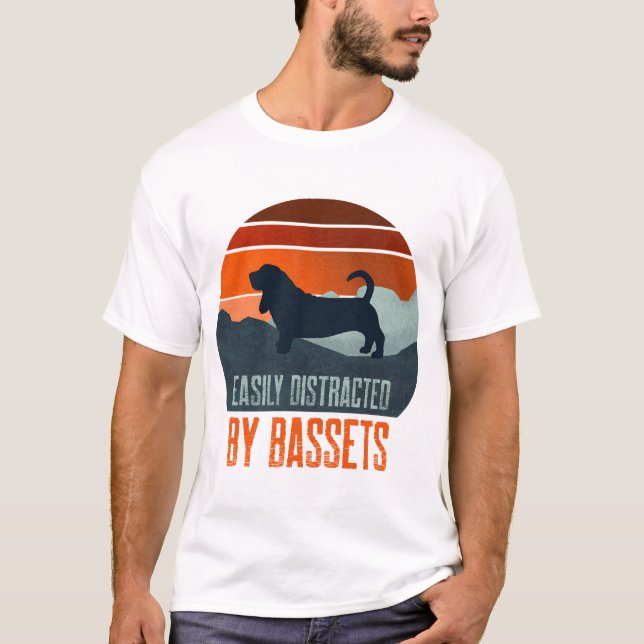 Camiseta Fácilmente Distraído Por Caminar Perros Bassets (Anverso)