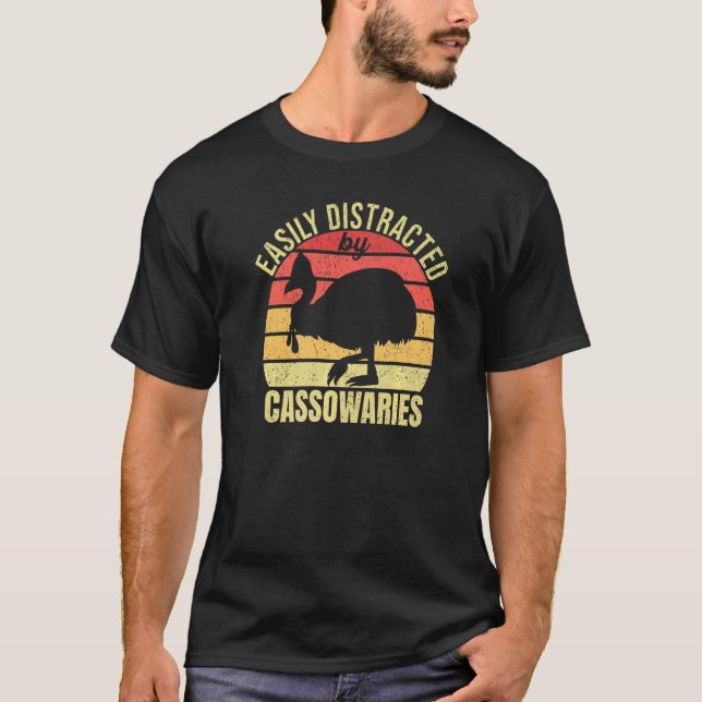 Camiseta Fácilmente Distraído Por Casos Retro Cassowary B (Anverso)