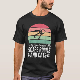 Camiseta Fácilmente distraído por Escape Rooms and Cats Lov