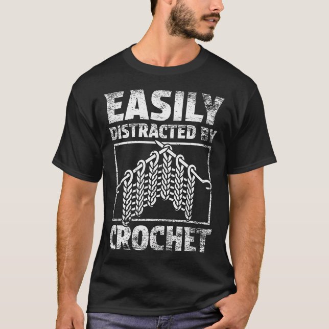 Camiseta Fácilmente Distraído Por Ganchillo (Anverso)