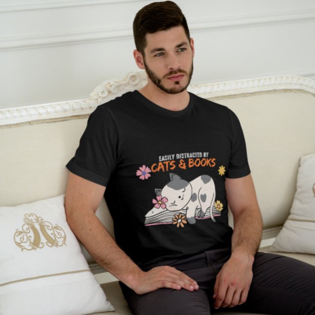 Camiseta Fácilmente distraído por gatos y libros (Subido por el creador)