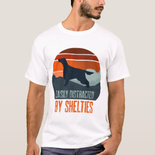 Camiseta Fácilmente Distraído Por Shelties Paseando Perros