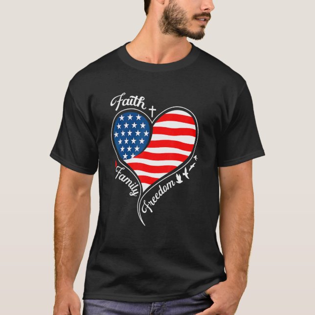 Camiseta Faith Family Freedom Patriotic Cross Heart America (Anverso)