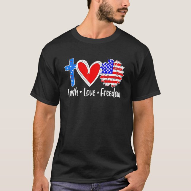 Camiseta Faith Love Freedom Cruz de la Bandera Estadouniden (Anverso)