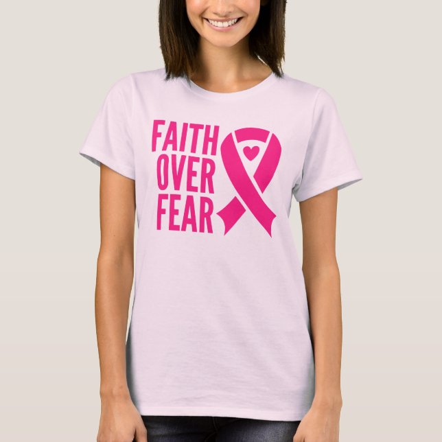 Camiseta Faith Over Fear Pink Ribbon Sobreviviente del Cánc (Anverso)